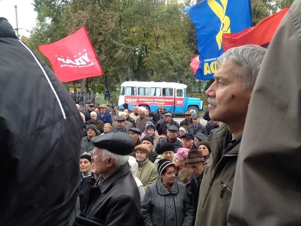 Переодетый мэр сбежал от митингующих в Полтаве