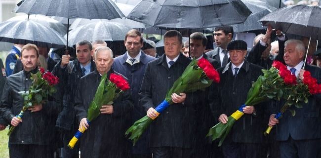 Янукович вшанував пам'ять жертв Бабиного Яру