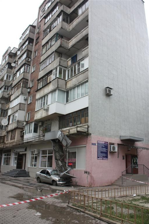 В Донецке обвалился балкон: подробности происшествия