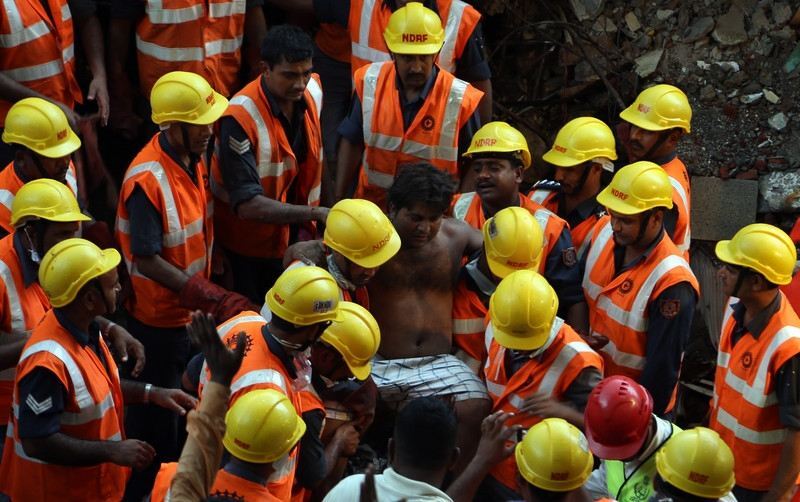 Число жертв обвалення будівлі в Мумбаї подвоїлася