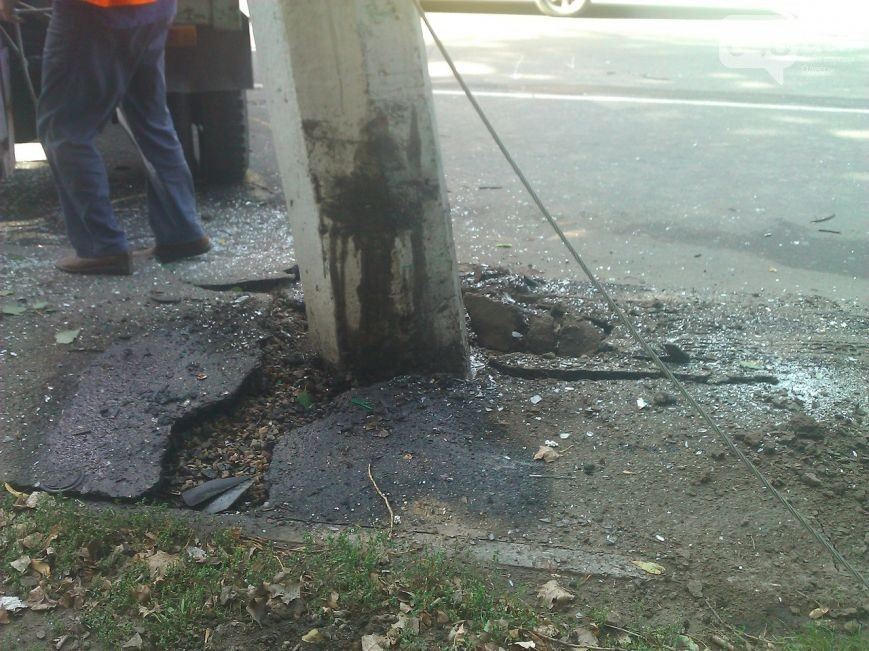 В Одессе маршрутка влетела в столб