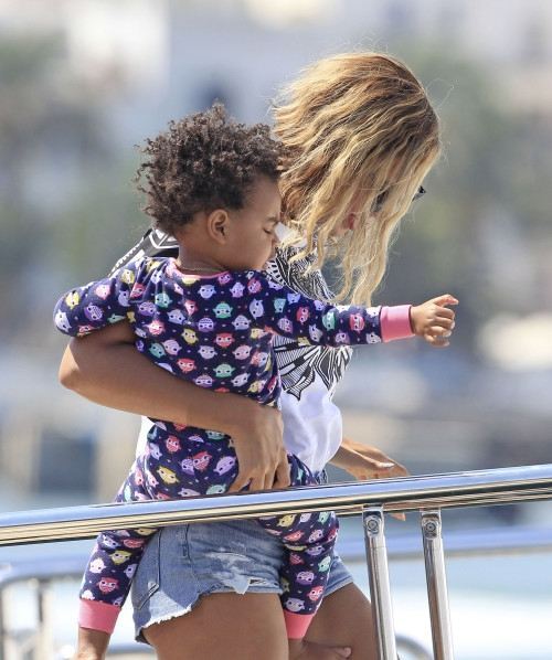 Бейонсе и Блю Айви отдыхают на Ибице