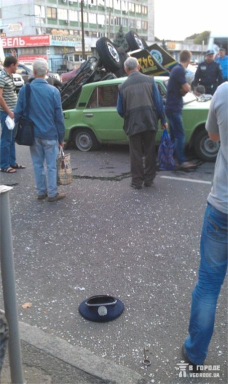 В Днепропетровске милицейский УАЗ разбил 3 авто