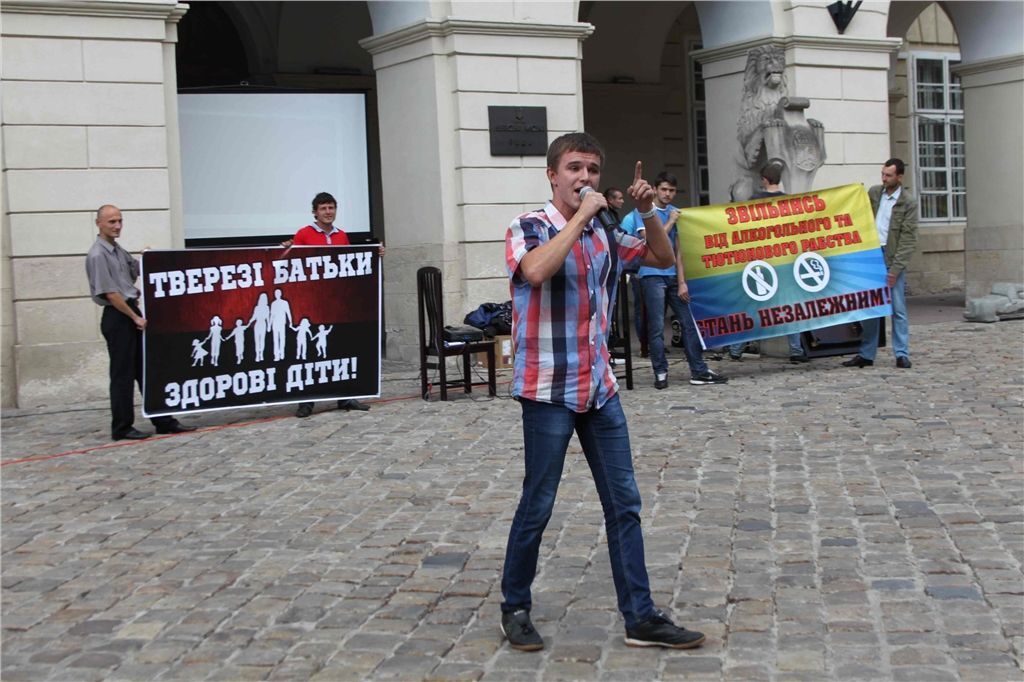 Львовским депутатам прочитали рэп об алкоголизме