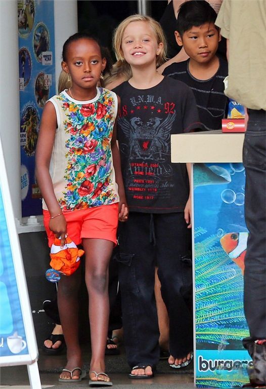 Анджелина Джоли отправилась с детьми в сиднейский аквариум