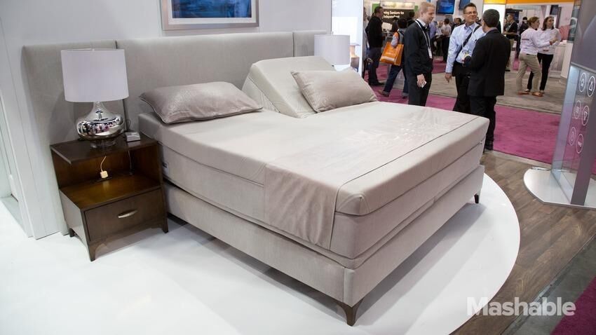 Американцы придумали кровать, избавляющую от храпа