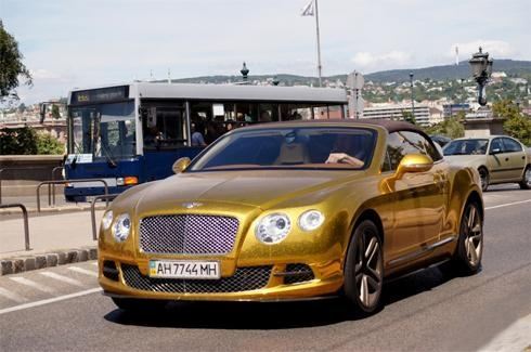 По Европе колесит золотой Bentley с донецкими номерами