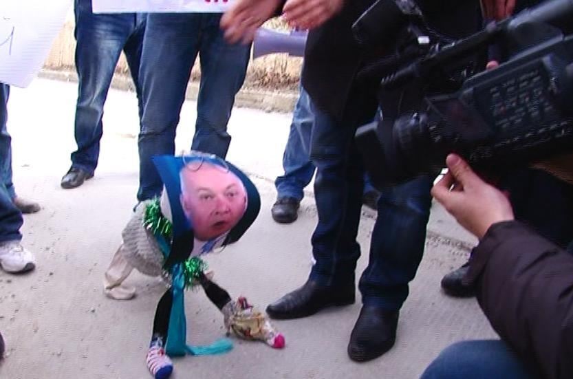 Активісти Евромайдана подарували Кисельову шавку