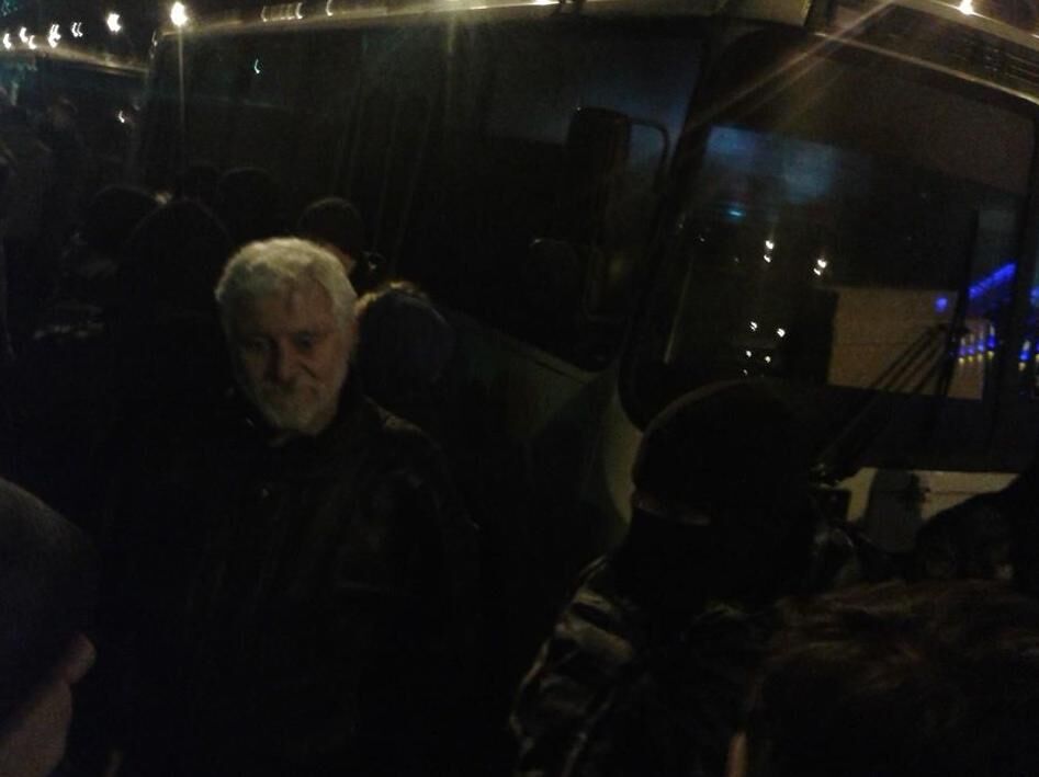 На помощь заблокированному "Беркуту" вызвали эвакуаторы - СМИ