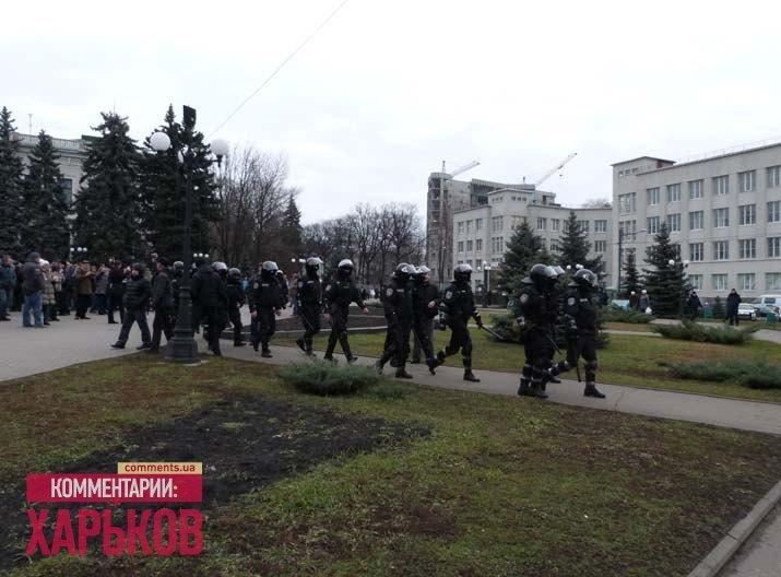 В Харькове Евромайдан забросали петардами