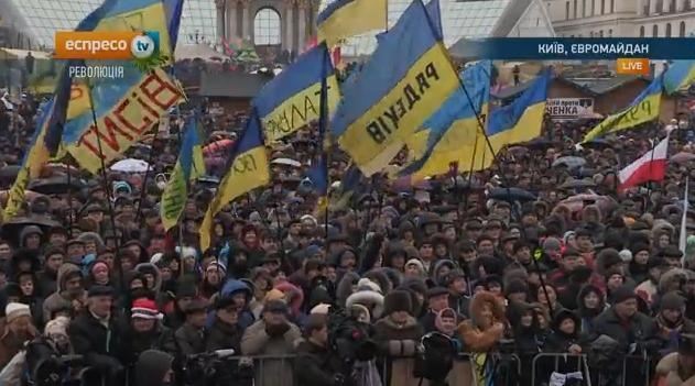 На Евромайдане собрались десятки тысяч людей