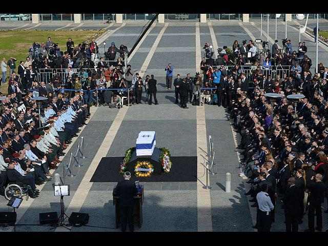 Израиль попрощался с Ариэлем Шароном: похороны прикрывали батареей ПРО
