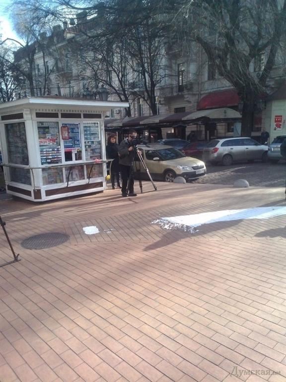 В Одессе вандалы закрасили "Тень Пушкина"