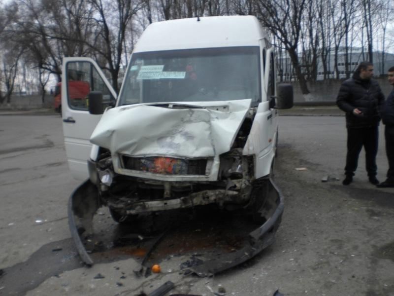 В Днепропетровске столкнулись два автобуса: десять пострадавших