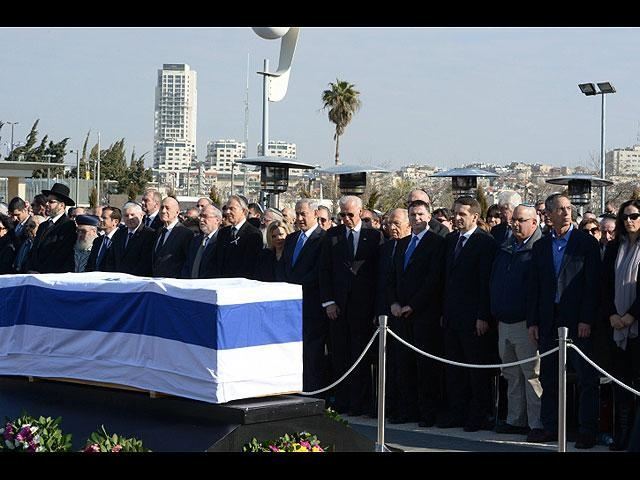 Израиль попрощался с Ариэлем Шароном: похороны прикрывали батареей ПРО