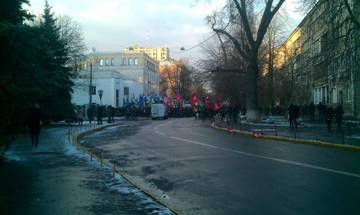 Активисты Евромайдана заблокировали все входы и выходы из МВД