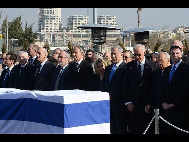 Израиль попрощался с Ариэлем Шароном: похороны прикрывали батареей ПРО
