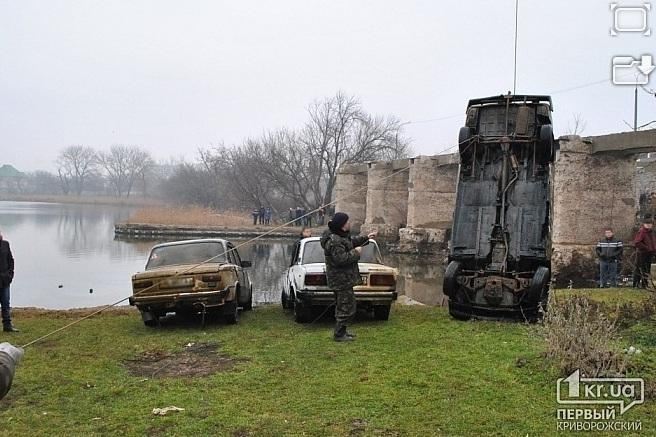 В Кривом Роге в водохранилище нашли три угнанных авто