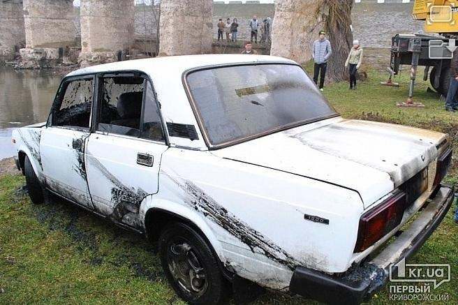 В Кривом Роге в водохранилище нашли три угнанных авто