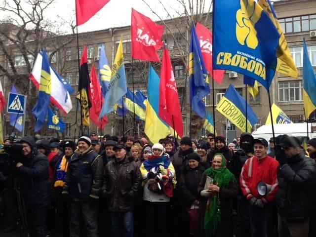 Активисты Евромайдана заблокировали все входы и выходы из МВД