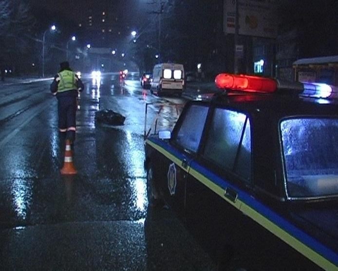 В Киеве внедорожник сбил насмерть женщину