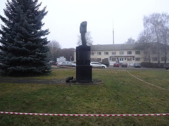 На Полтавщине восстановили памятник Ленину, поврежденный неделю назад