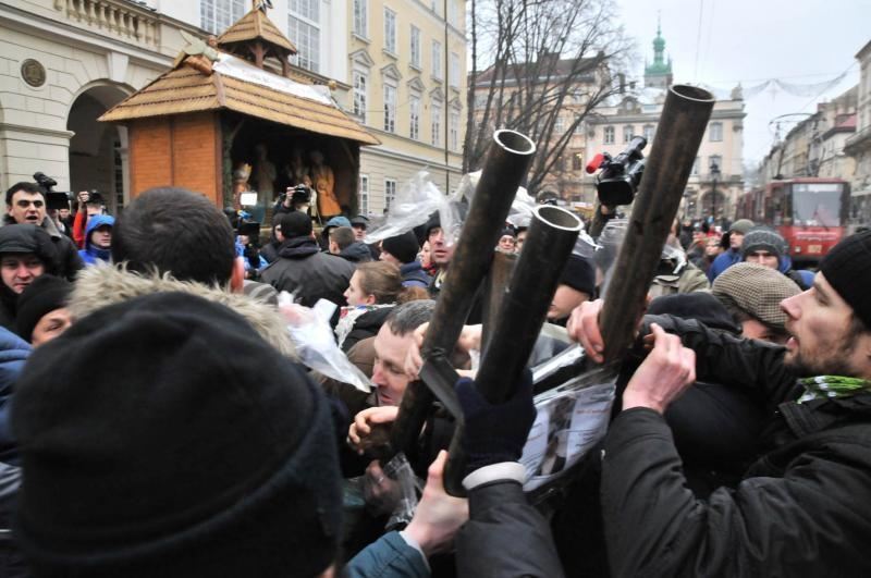 Во Львове во время пикета активисты подрались со свободовцами