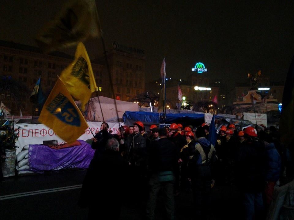 Ночь на Майдане прошла в тревоге, но без штурма