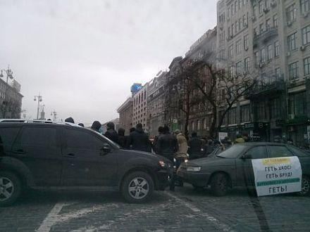 На Європейській площі Автомайдан оточили машини прихильників ПР