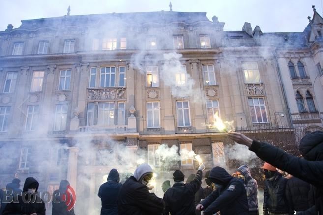 У Львові ультраправі розмалювали фарбою бізнес регіоналів