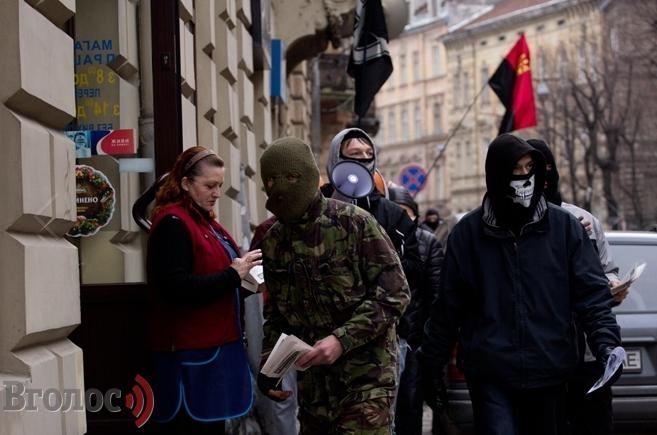 У Львові ультраправі розмалювали фарбою бізнес регіоналів