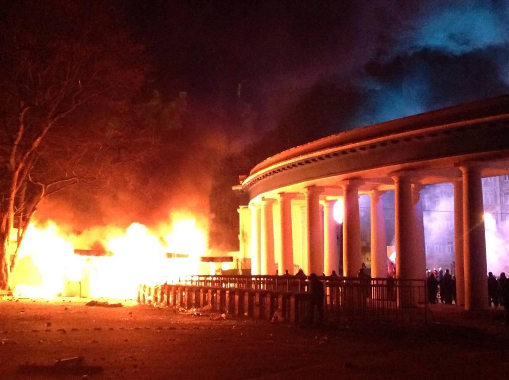 Огонь добрался до стадиона "Динамо"