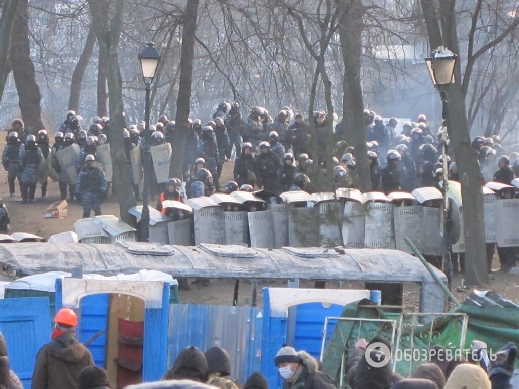 Мітингувальники проти спецназу: протистояння в центрі Києва триває