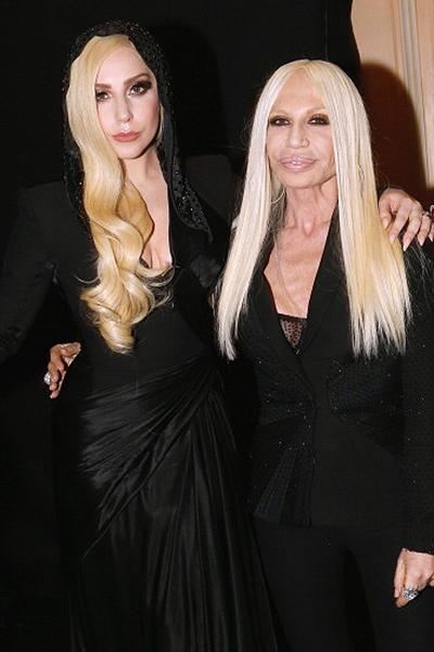 Леди Гага и другие знаменитости на фэшн-шоу Versace
