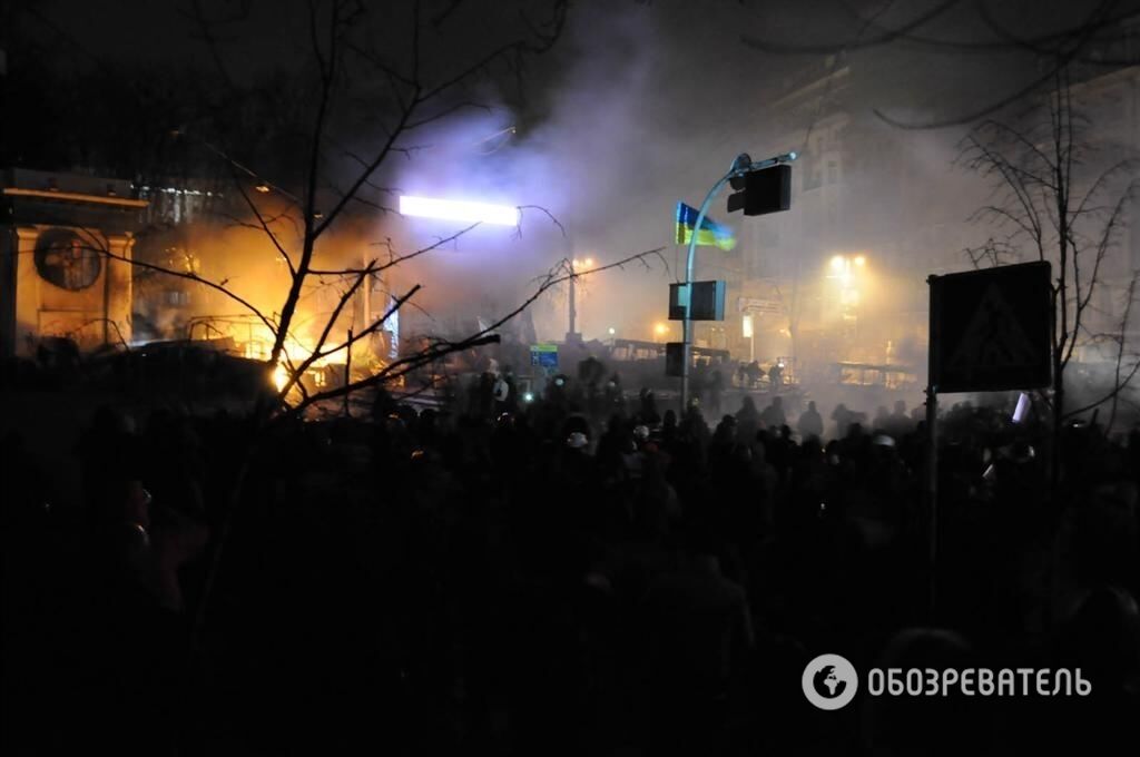 На Майдані - концерт, на Грушевського - пожежа і феєрверки 