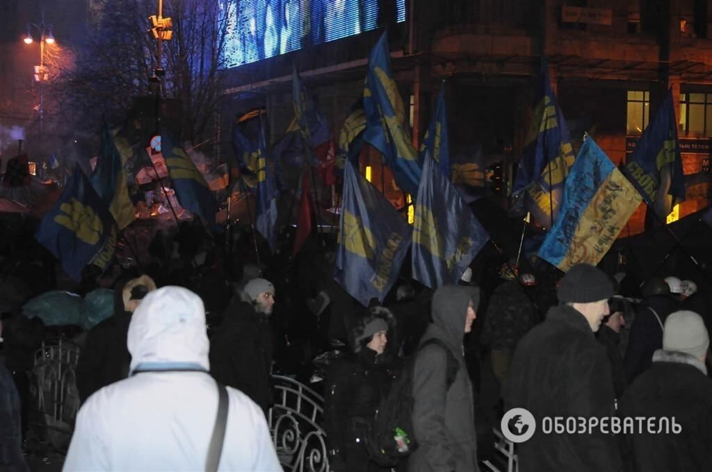 На Майдане – концерт, на Грушевского – пожар и фейерверки 