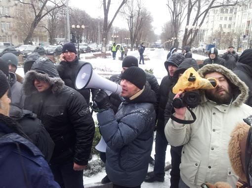 У Донецьку "тітушкі" палили прапори і обливали евромайдановцев зеленкою