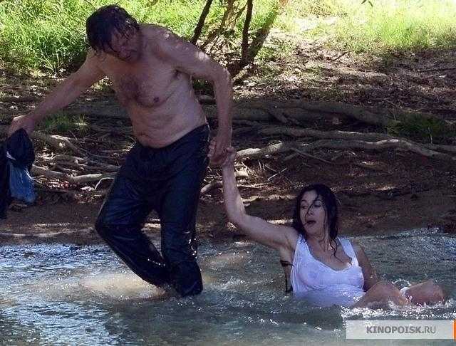 Моника Беллуччи на съемках фильма: голая и мокрая