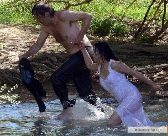 Моника Беллуччи на съемках фильма: голая и мокрая