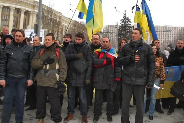 У Донецьку "тітушкі" палили прапори і обливали евромайдановцев зеленкою