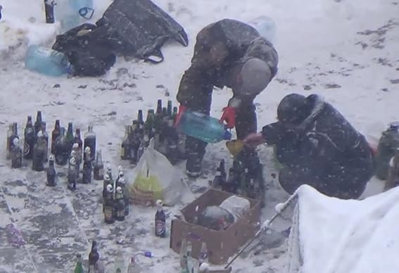 В палаточном городке Евромайдана готовят "коктейли Молотова" - МВД