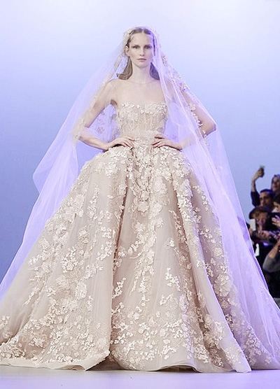 Elie Saab показал в Париже новую коллекцию роскошных платьев