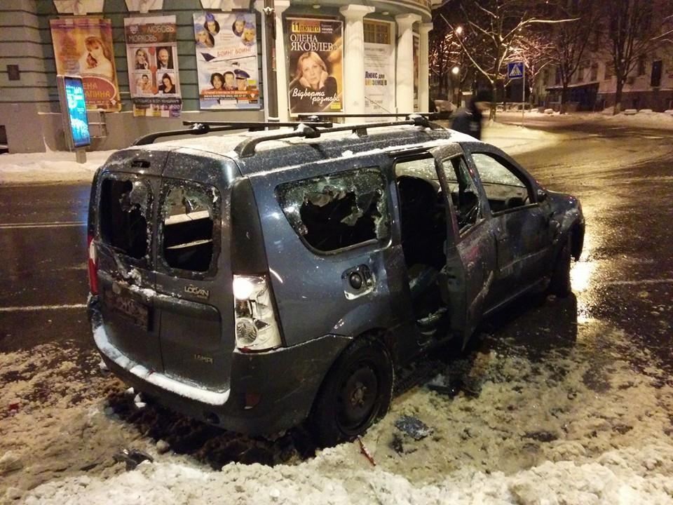 "Беркут" разбил машины автомайдановцев в центре Киева