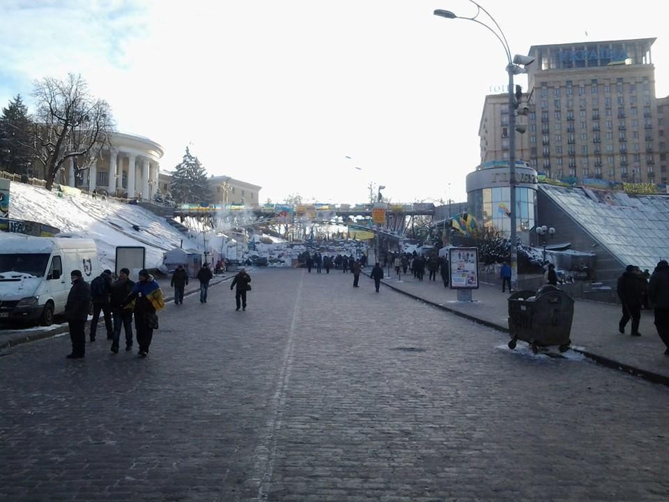 Протестующие забаррикадировали ул. Институтскую