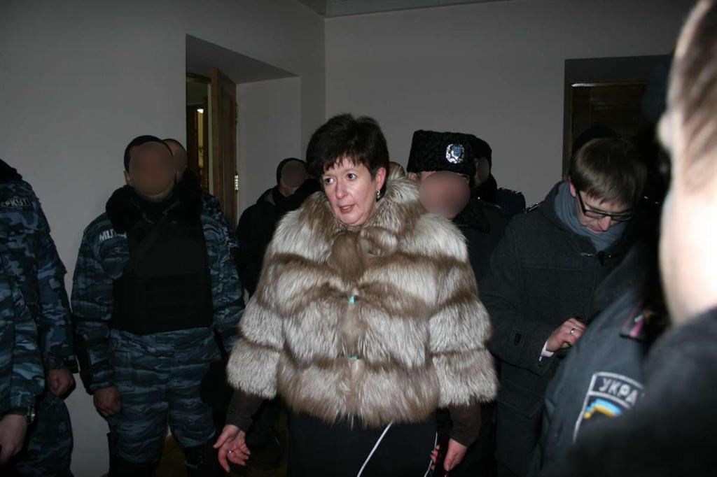 Лутковская возмущена издевательством "Беркута" над голым задержанным
