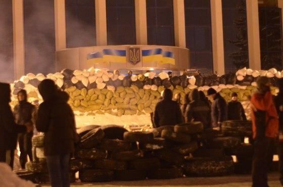 У Львові, Хмельницькому та Рівне мітингувальники звели барикади