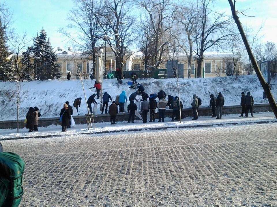 Протестуючі забарикадували вул. Інститутську