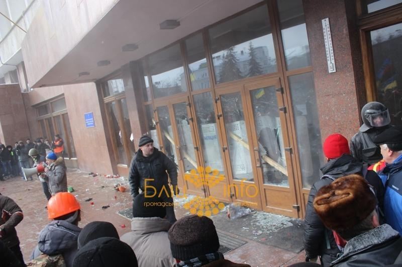 Івано-Франківська ОДА впала під штурмом мітингувальників
