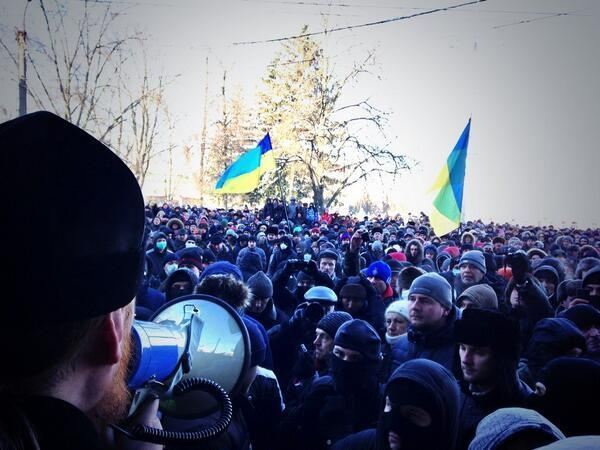 У Чернігові люди захопили ОДА 