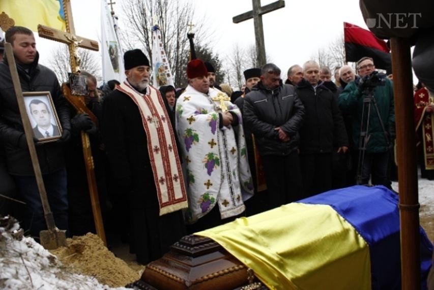 На Львівщині поховали активіста Евромайдана Романа Сеника